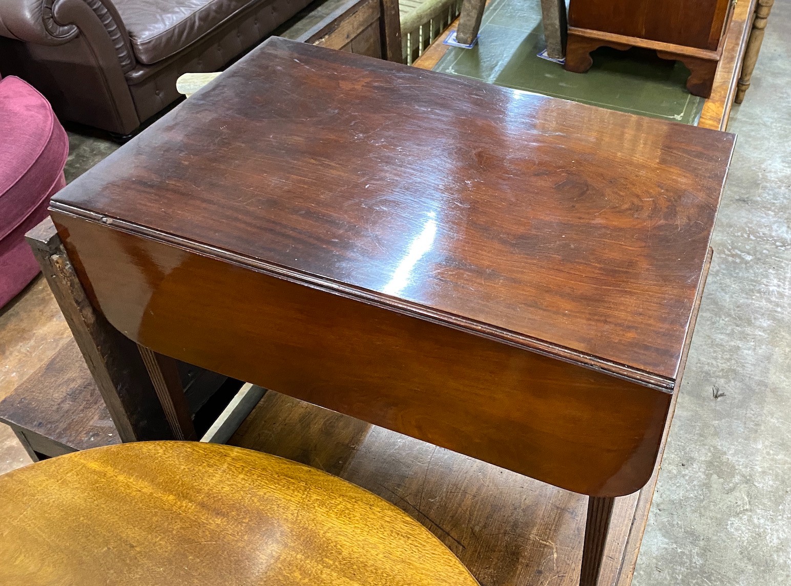 A George III mahogany Pembroke table, width 53cm, depth 83cm, height 72cm